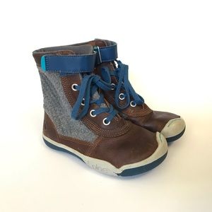 plae hiking boots